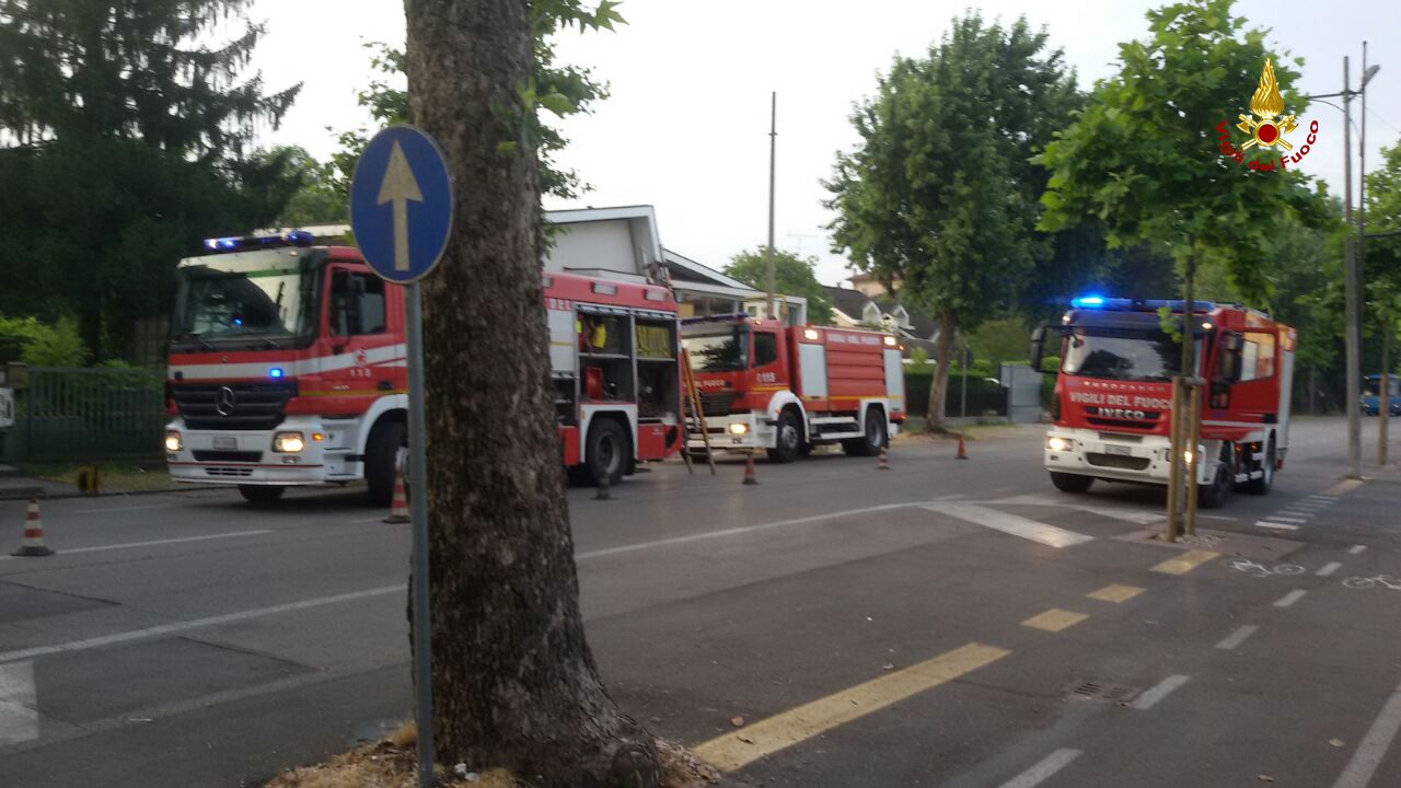 SAN DONA' DI PIAVE: INCENDIO IN UN LOCALE NELLA NOTTE